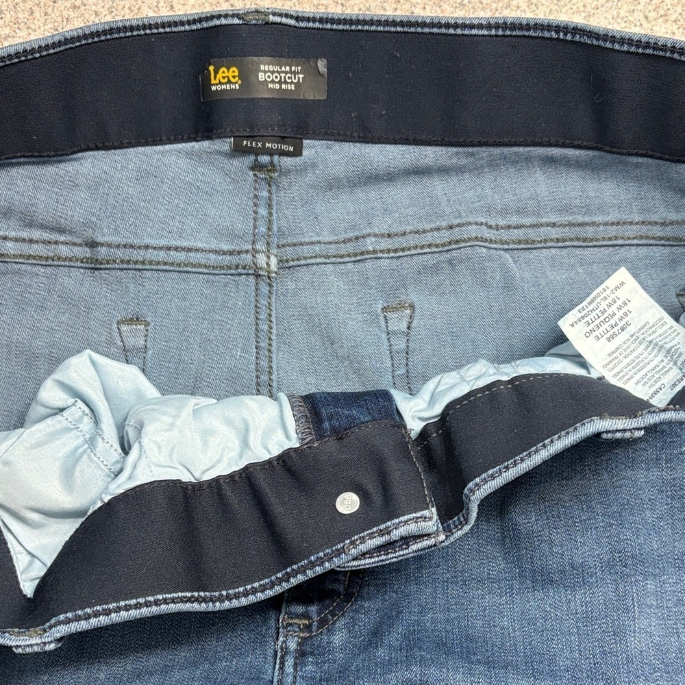Lee Women's Straight Leg Jeans in Deep Blue - Picture 8 of 8